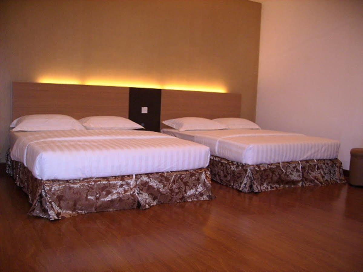 Lbs Hotel Cheras Exterior photo